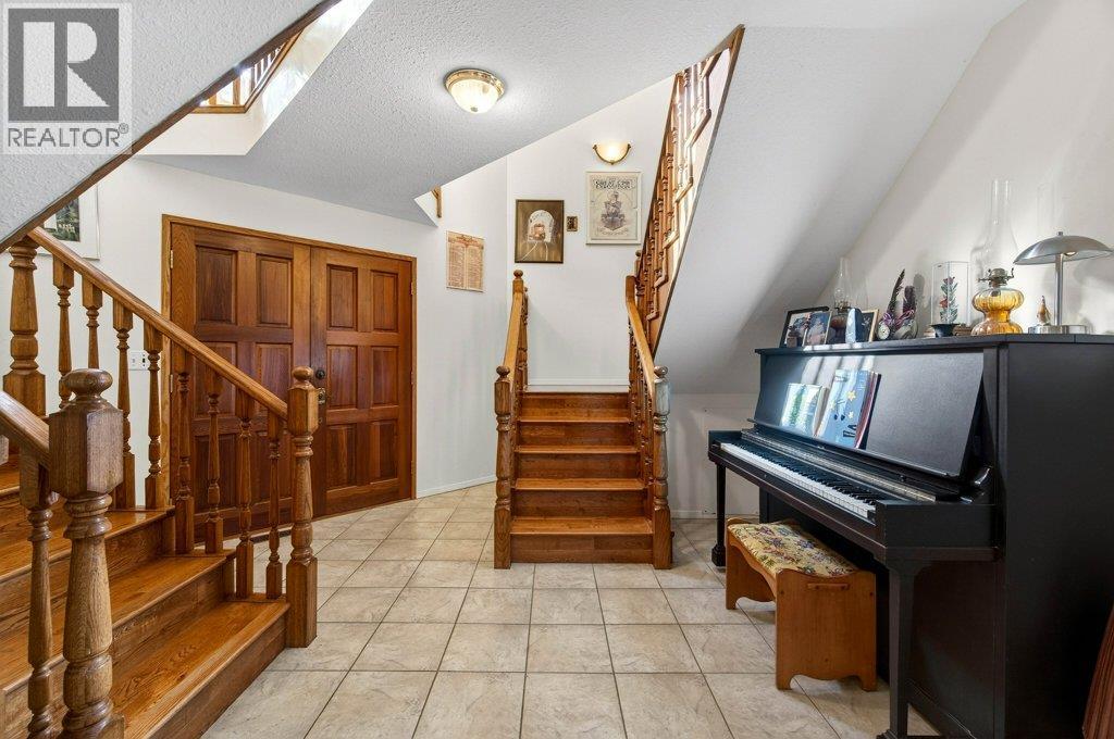 7905 97a Highway, Mara, British Columbia  V0E 2K0 - Photo 5 - 10380255