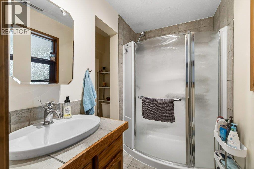 7905 97a Highway, Mara, British Columbia  V0E 2K0 - Photo 9 - 10380255