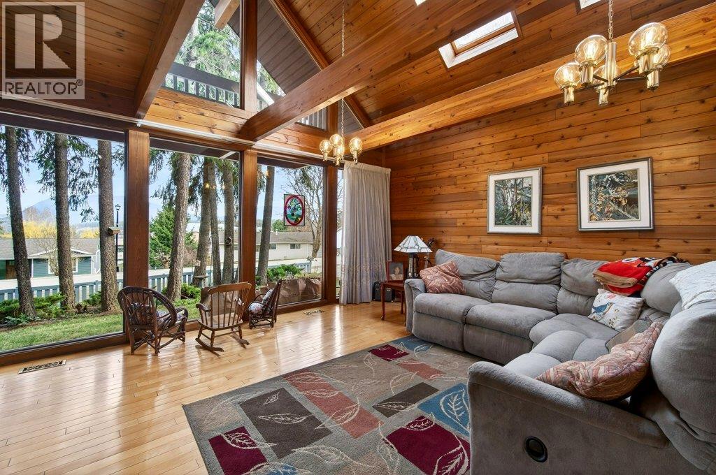 2530 4 Avenue Ne, Salmon Arm, British Columbia  V1E 2A7 - Photo 15 - 10379984