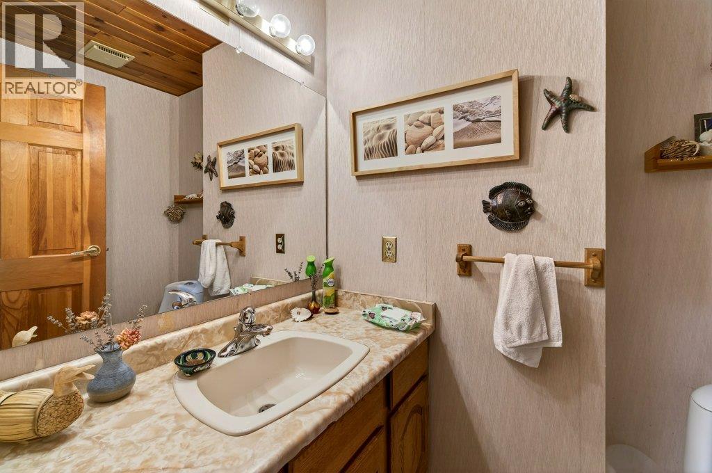 2530 4 Avenue Ne, Salmon Arm, British Columbia  V1E 2A7 - Photo 19 - 10379984