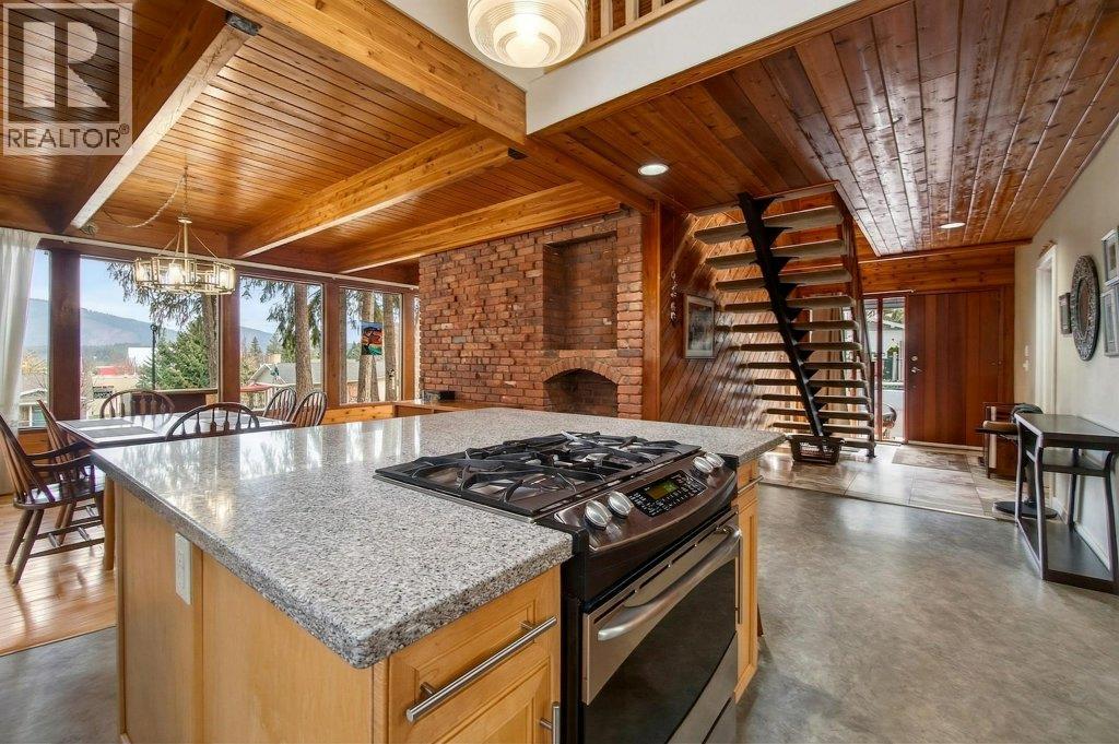 2530 4 Avenue Ne, Salmon Arm, British Columbia  V1E 2A7 - Photo 5 - 10379984