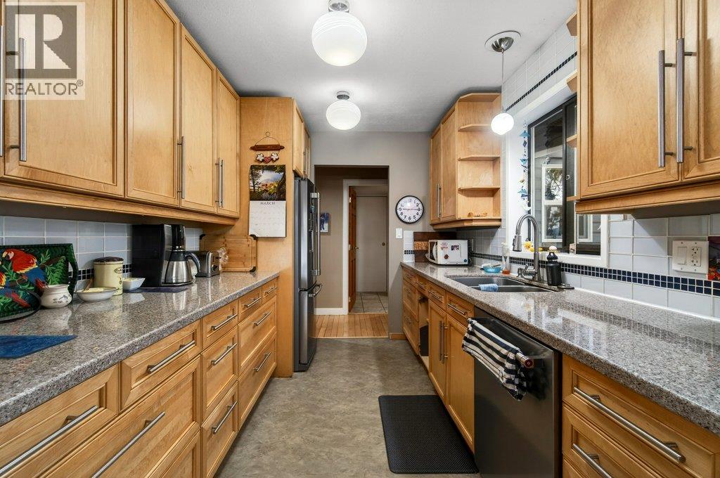 2530 4 Avenue Ne, Salmon Arm, British Columbia  V1E 2A7 - Photo 6 - 10379984