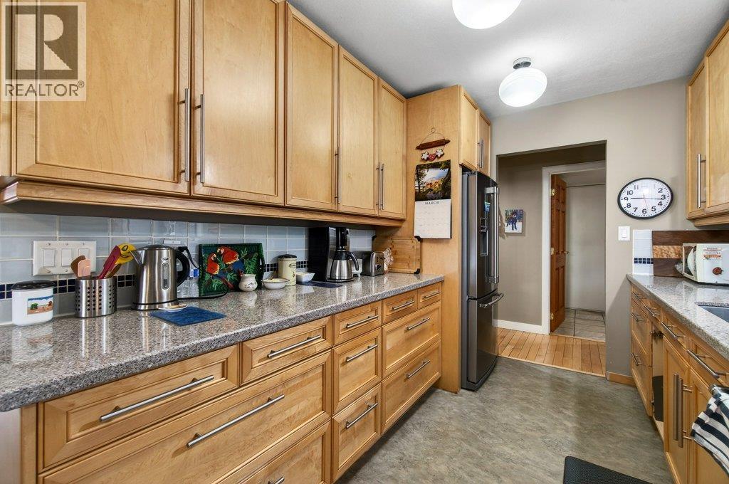 2530 4 Avenue Ne, Salmon Arm, British Columbia  V1E 2A7 - Photo 7 - 10379984