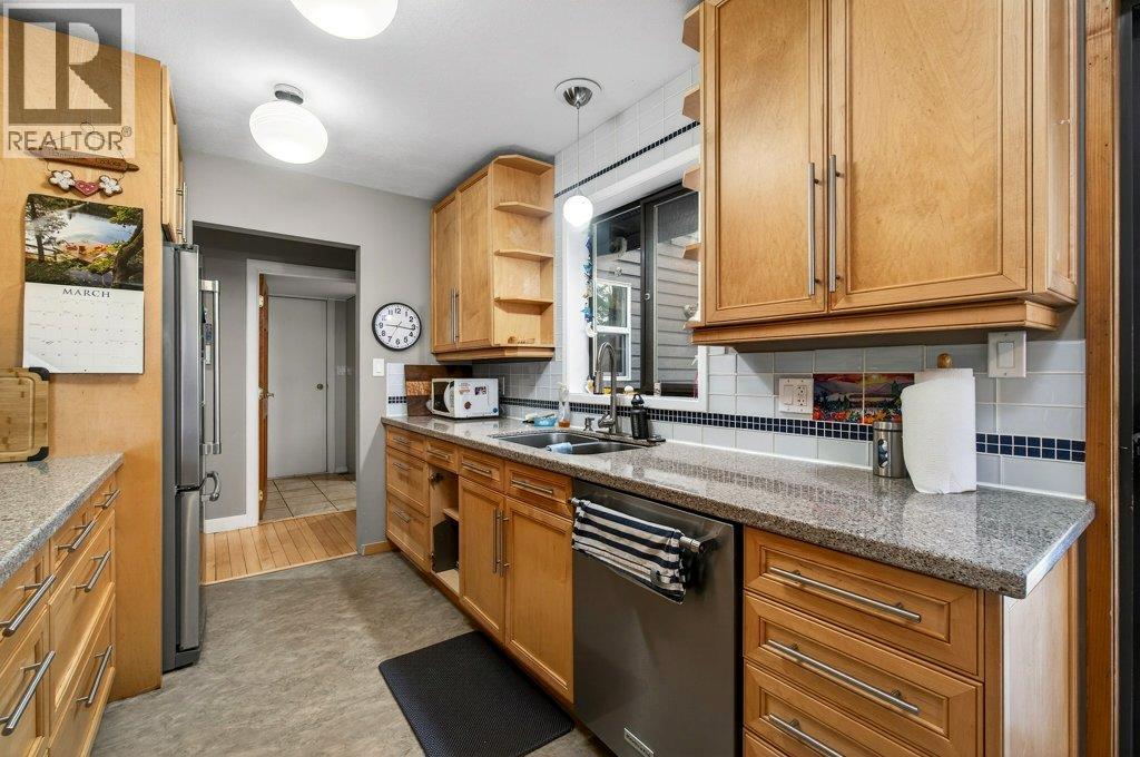 2530 4 Avenue Ne, Salmon Arm, British Columbia  V1E 2A7 - Photo 8 - 10379984