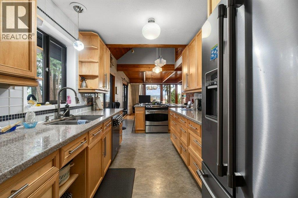 2530 4 Avenue Ne, Salmon Arm, British Columbia  V1E 2A7 - Photo 9 - 10379984