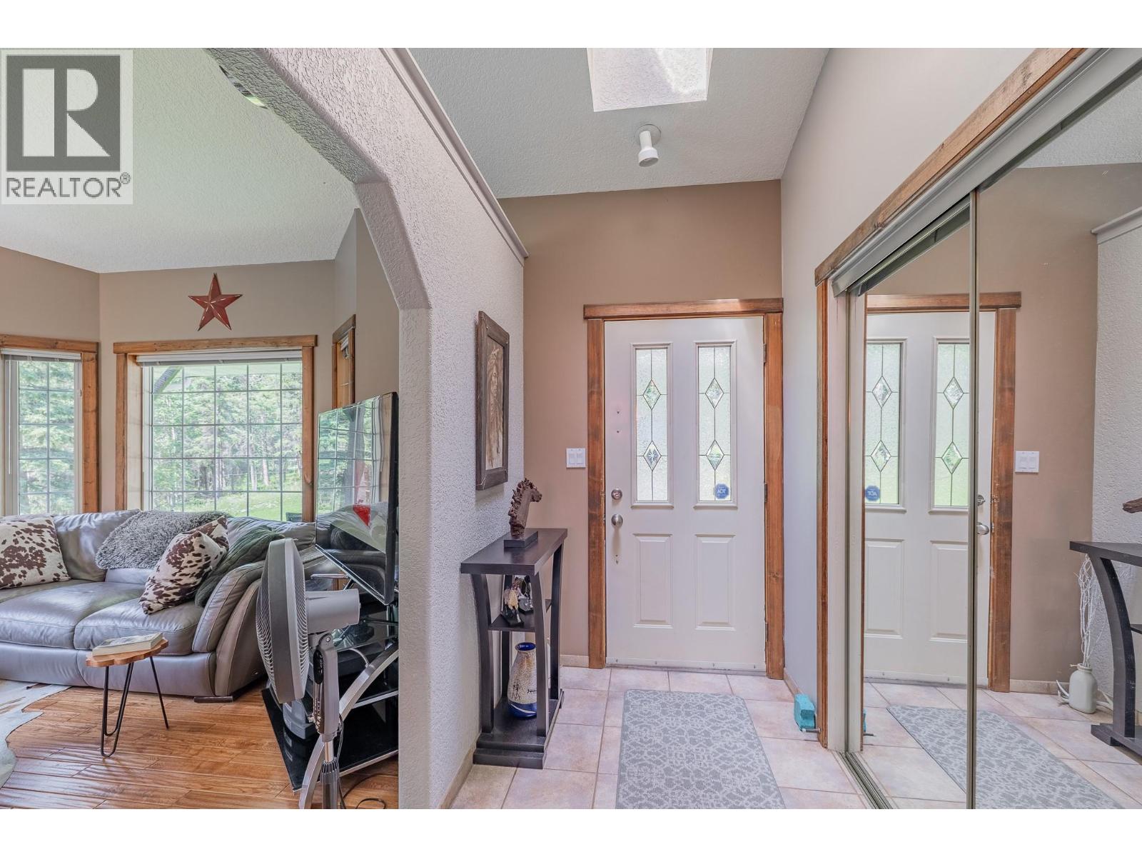 4814 Lake Road, Windermere, British Columbia  V0B 2L2 - Photo 15 - 10381790