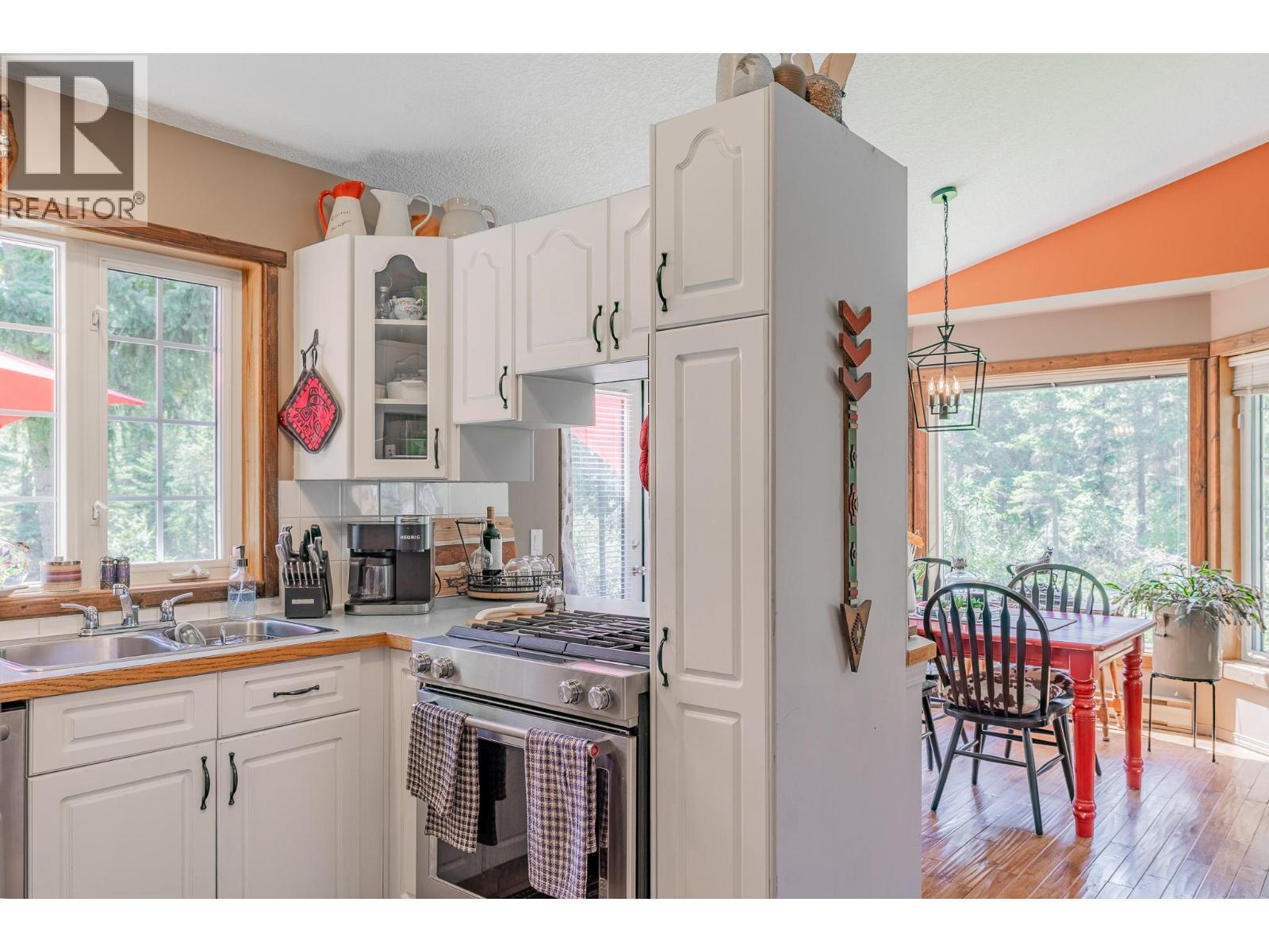 4814 Lake Road, Windermere, British Columbia  V0B 2L2 - Photo 16 - 10381790