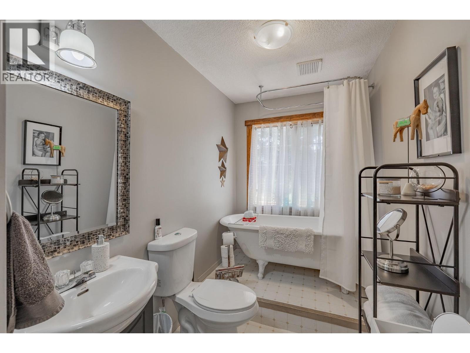 4814 Lake Road, Windermere, British Columbia  V0B 2L2 - Photo 18 - 10381790