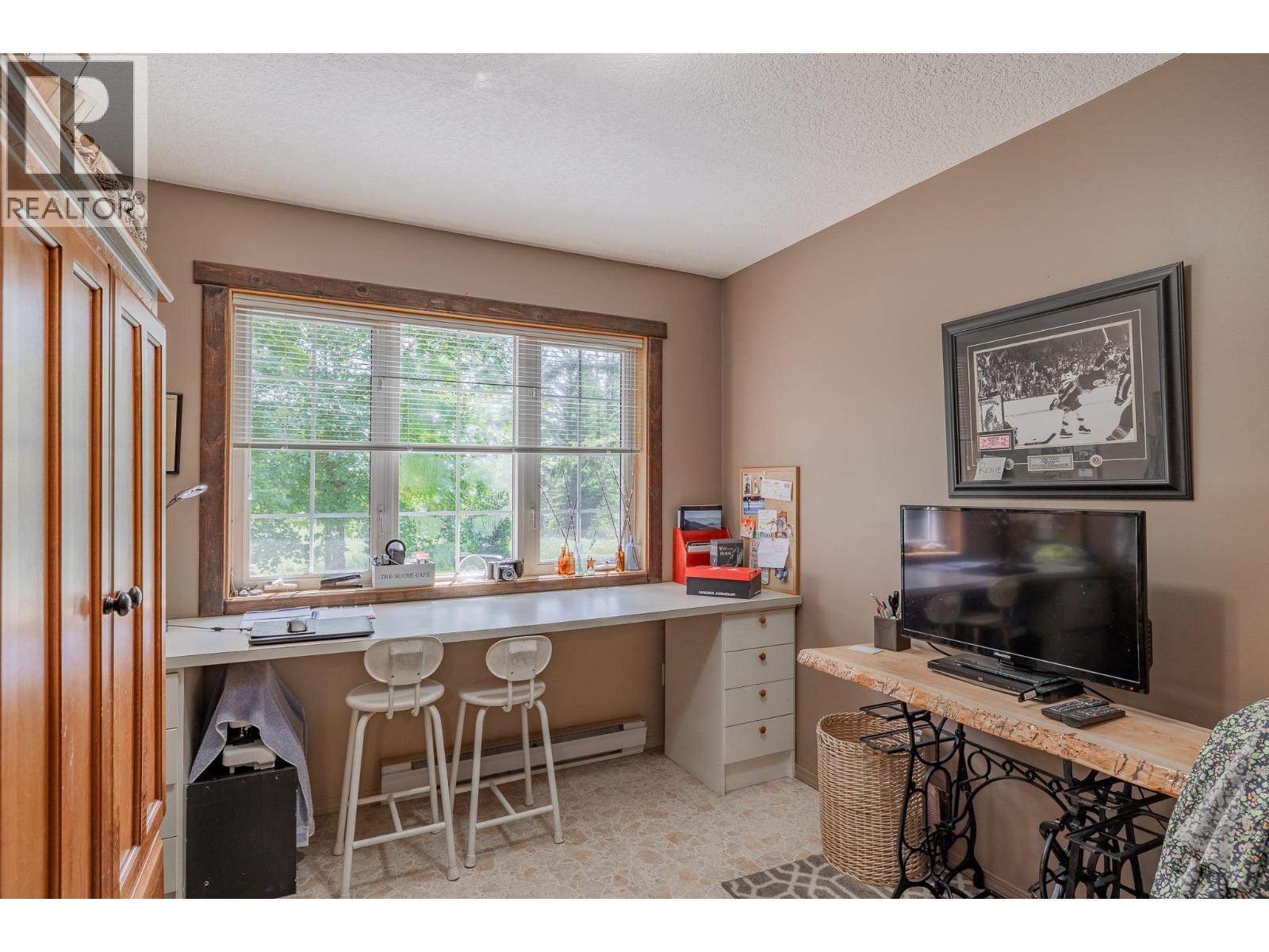 4814 Lake Road, Windermere, British Columbia  V0B 2L2 - Photo 19 - 10381790