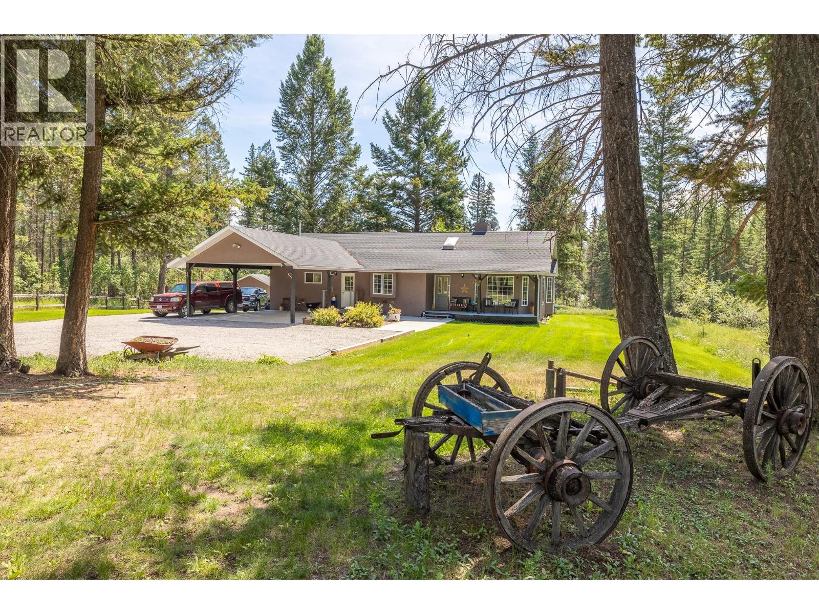 4814 Lake Road, Windermere, British Columbia  V0B 2L2 - Photo 3 - 10381790