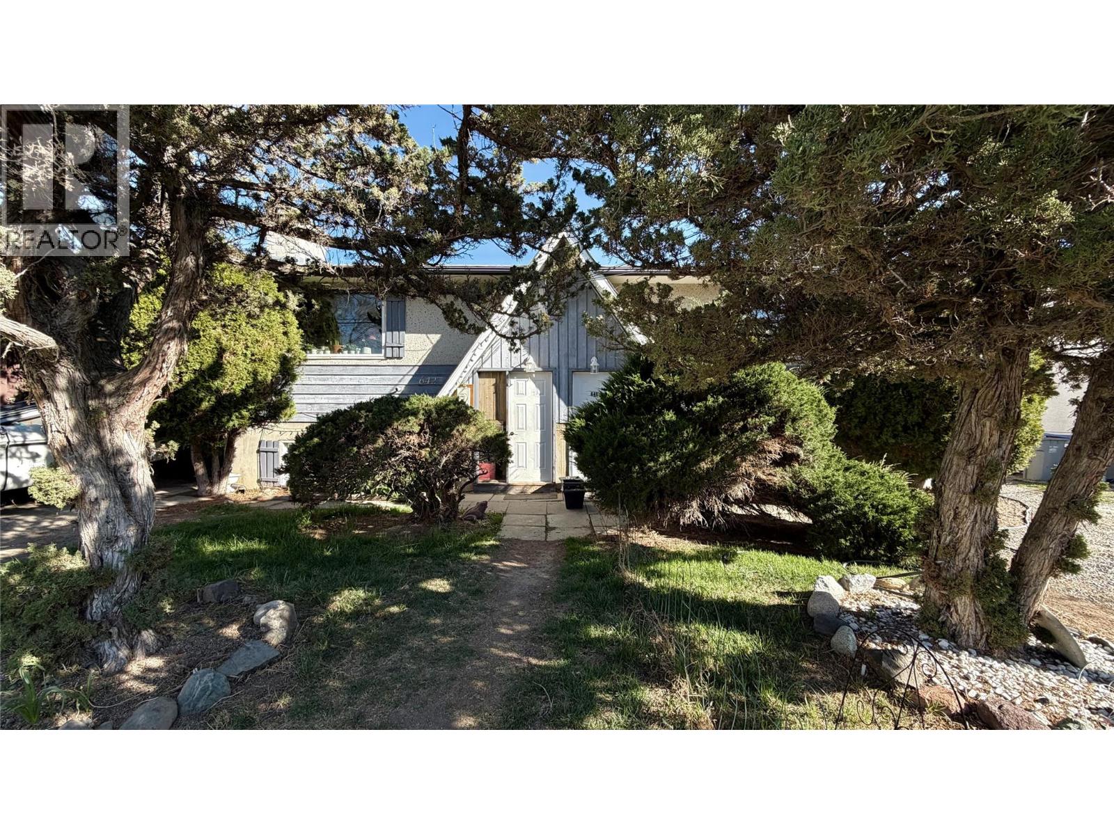 640 ,  642 Courtenay Crescent Crescent, Kamloops, British Columbia  V2B 1Z6 - Photo 1 - 10381650