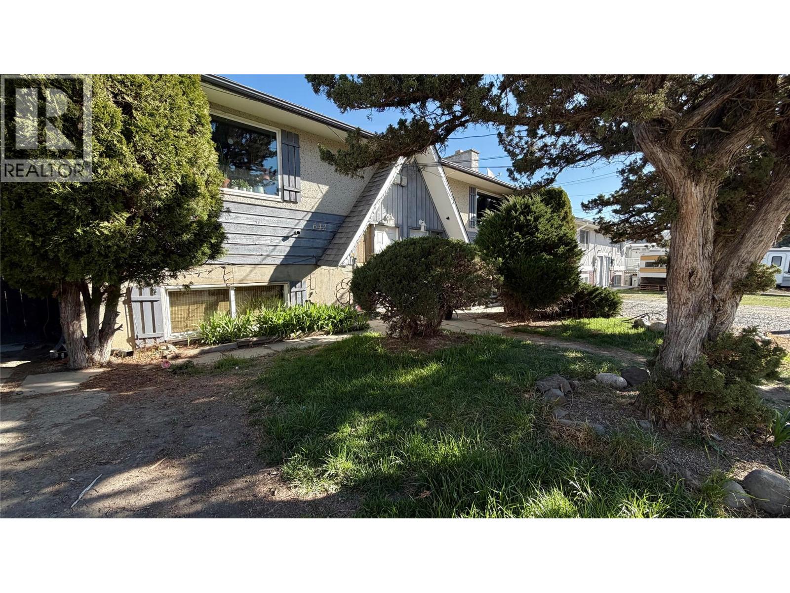 640 ,  642 Courtenay Crescent Crescent, Kamloops, British Columbia  V2B 1Z6 - Photo 3 - 10381650