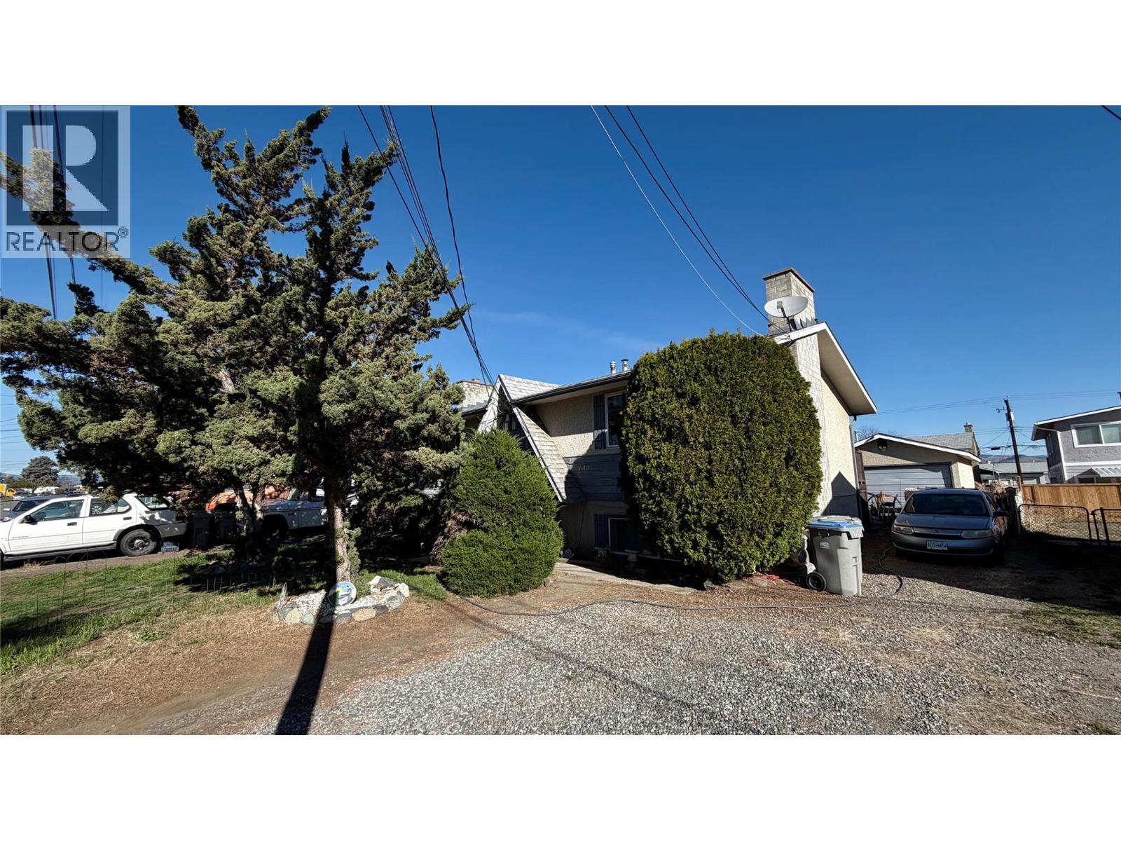 640 ,  642 Courtenay Crescent Crescent, Kamloops, British Columbia  V2B 1Z6 - Photo 4 - 10381650