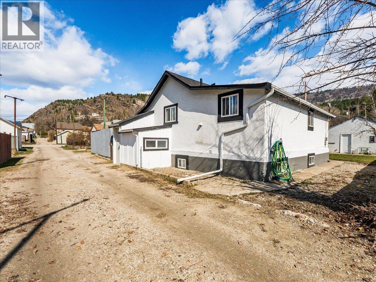 1534 Fifth Avenue, Trail, British Columbia  V1R 1T8 - Photo 45 - 10381563