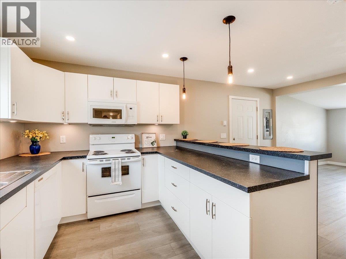 1534 Fifth Avenue, Trail, British Columbia  V1R 1T8 - Photo 7 - 10381563