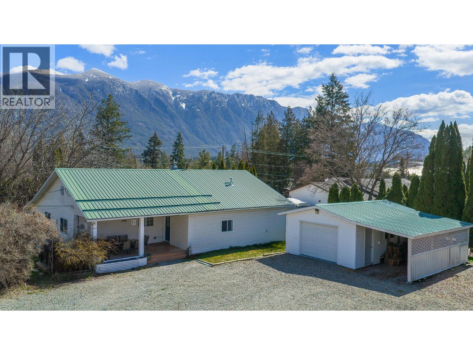 3433 Erickson Road, Creston, British Columbia  V0B 1G1 - Photo 3 - 10381627