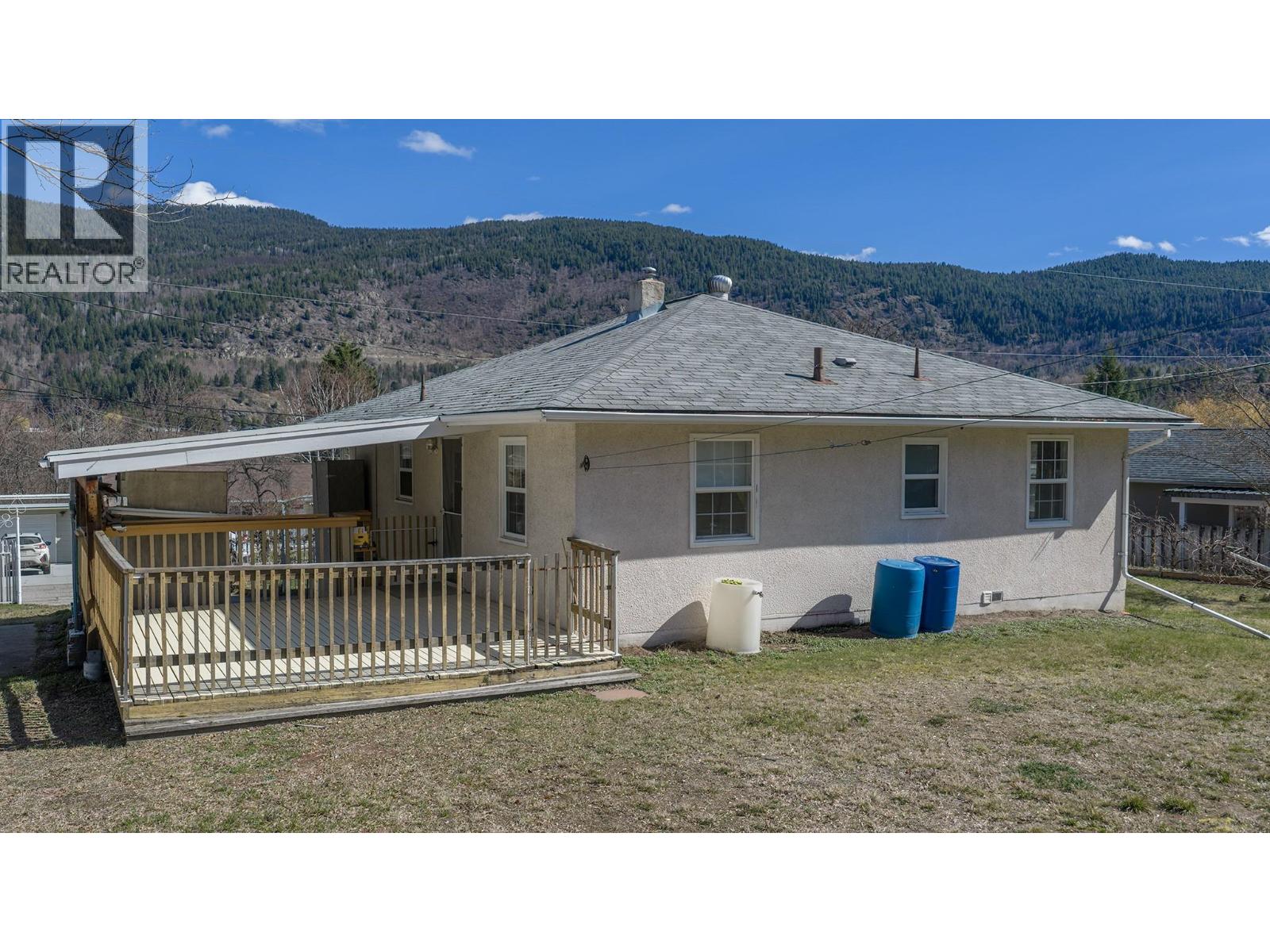 3404 4th Avenue, Castlegar, British Columbia  V1N 2T3 - Photo 2 - 10381823