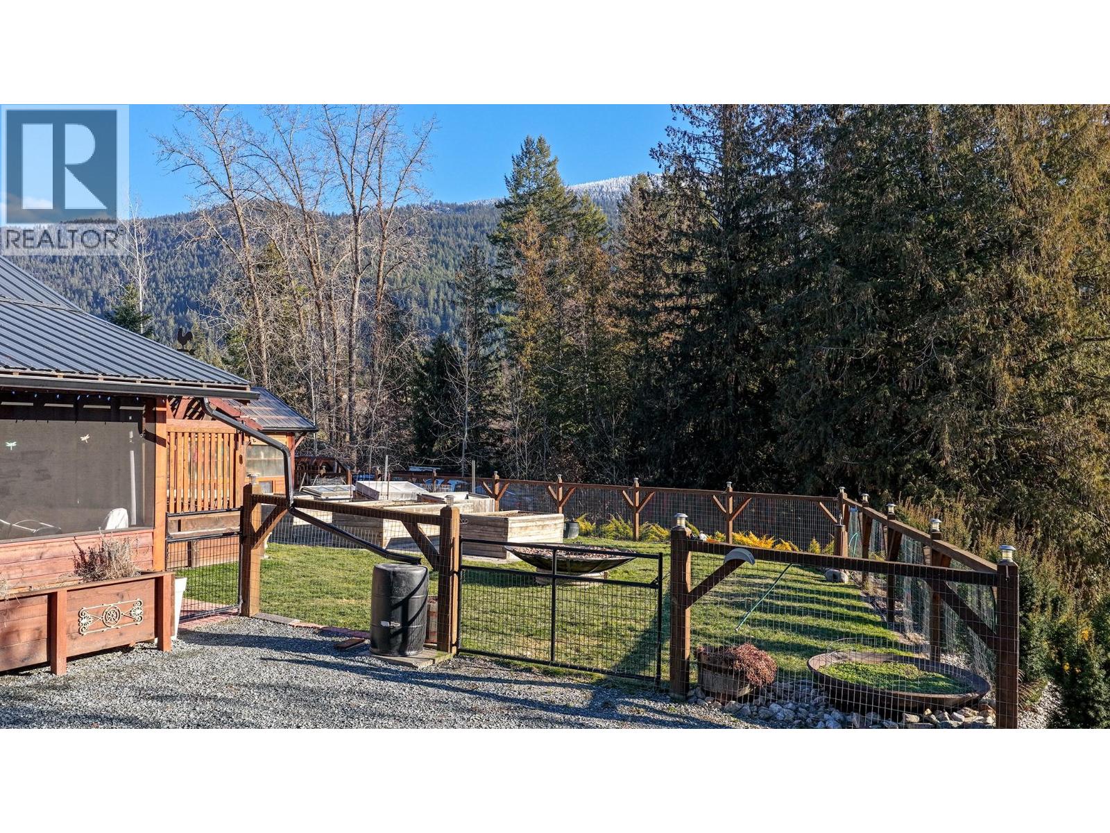 1627 Hood Road, Creston, British Columbia  V0B 1G2 - Photo 31 - 10381713