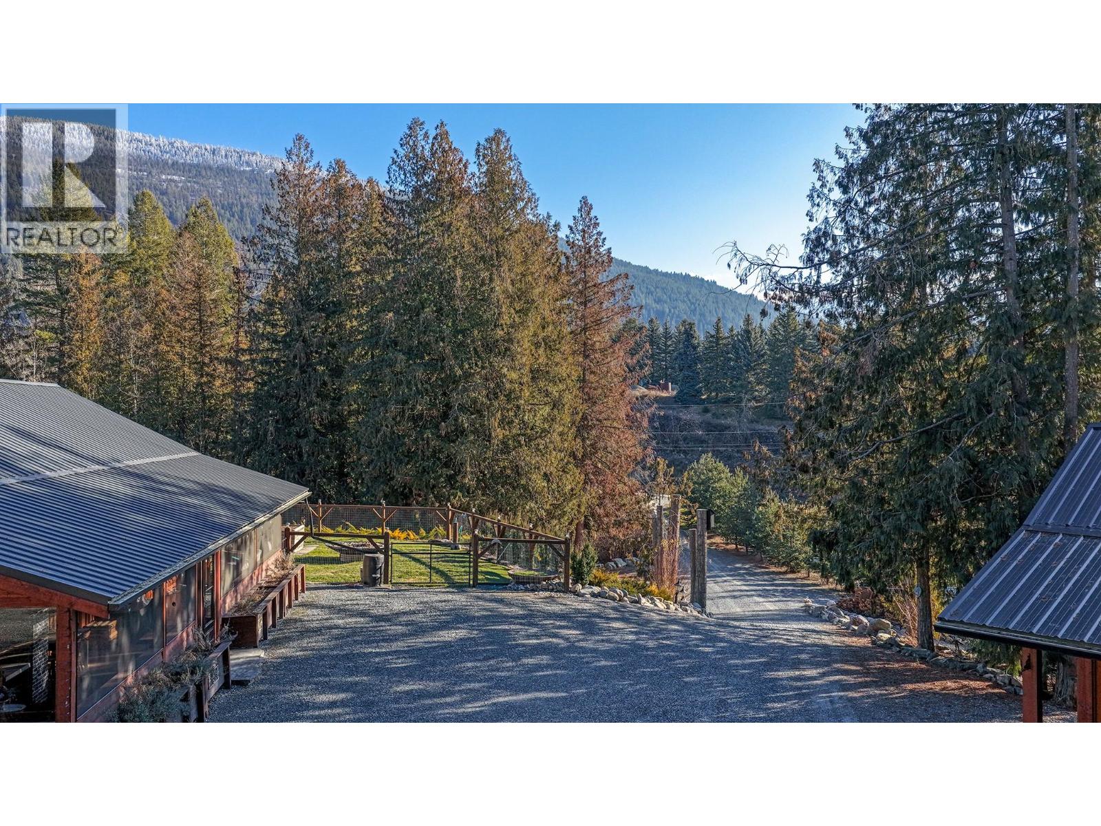 1627 Hood Road, Creston, British Columbia  V0B 1G2 - Photo 38 - 10381713