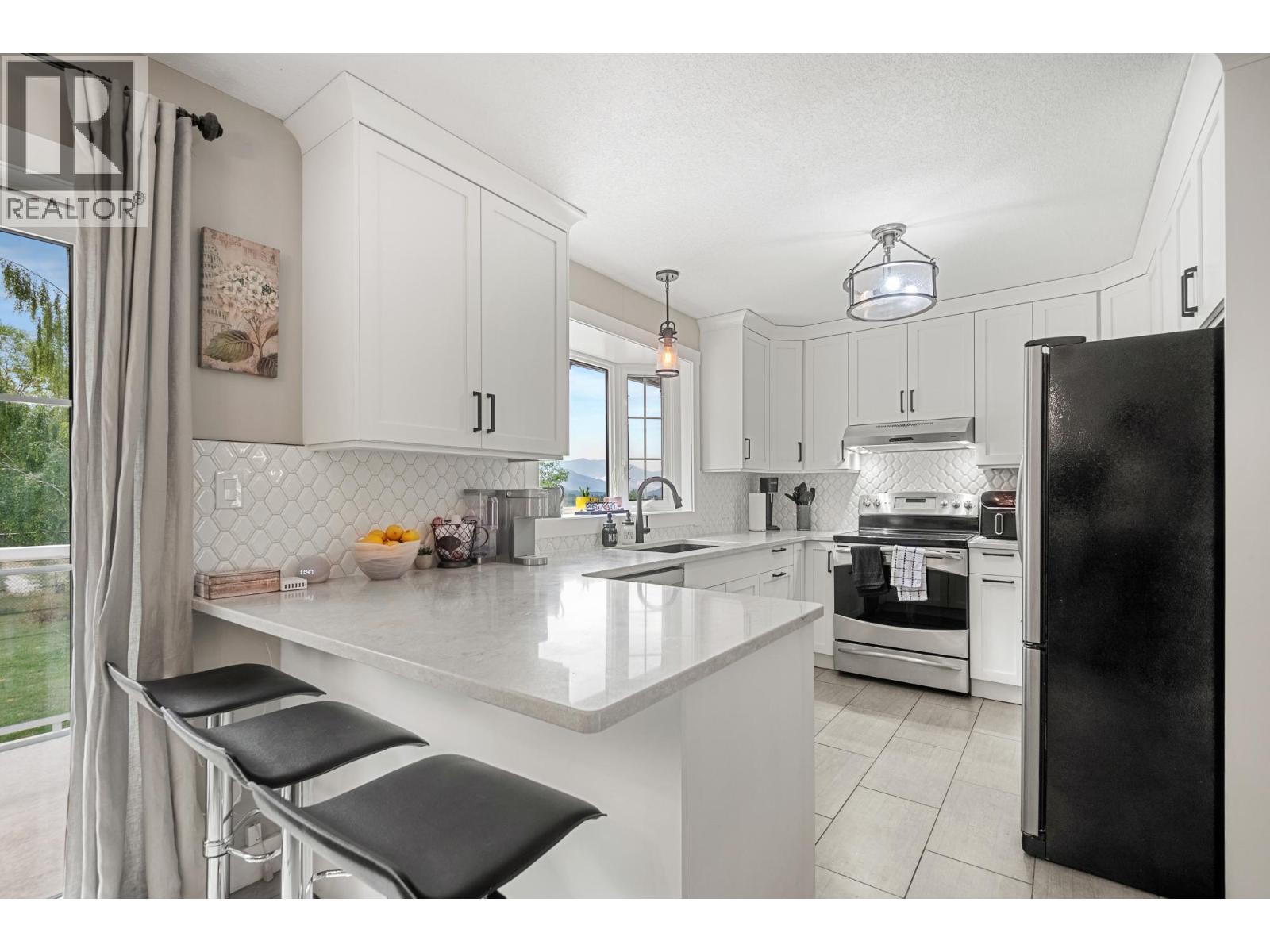 1257 Valley View Drive, Sparwood, British Columbia  V0B 2G2 - Photo 3 - 10381740