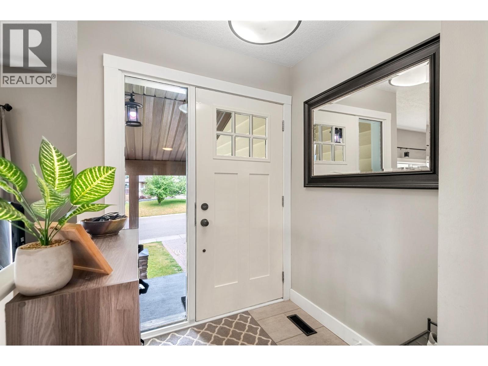 1257 Valley View Drive, Sparwood, British Columbia  V0B 2G2 - Photo 4 - 10381740