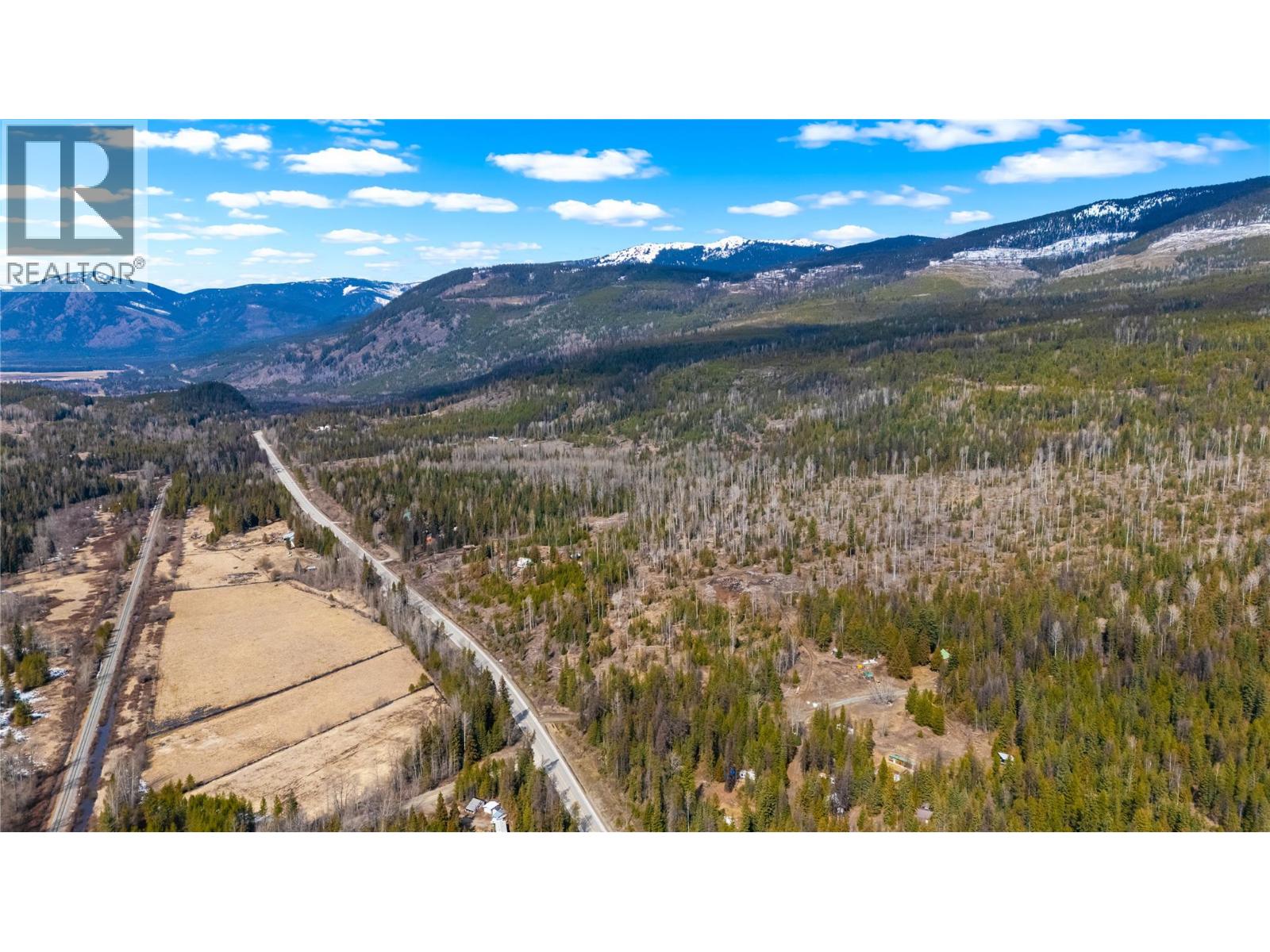 7904 Highway 3, Yahk, British Columbia  V0B 2P0 - Photo 5 - 10381671