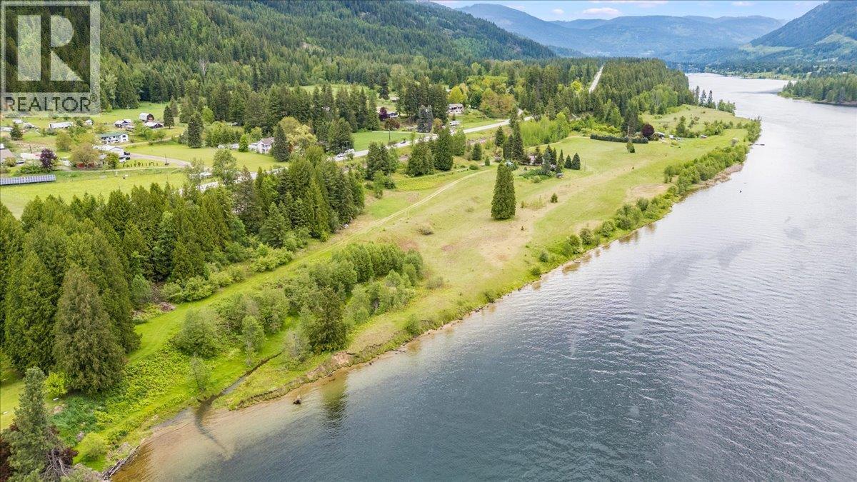 1864 Highway 3a, Castlegar, British Columbia  V1N 4N7 - Photo 1 - 10381286