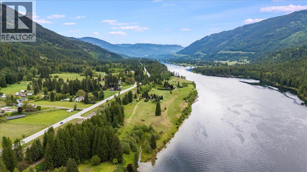 1864 Highway 3a, Castlegar, British Columbia  V1N 4N7 - Photo 2 - 10381286