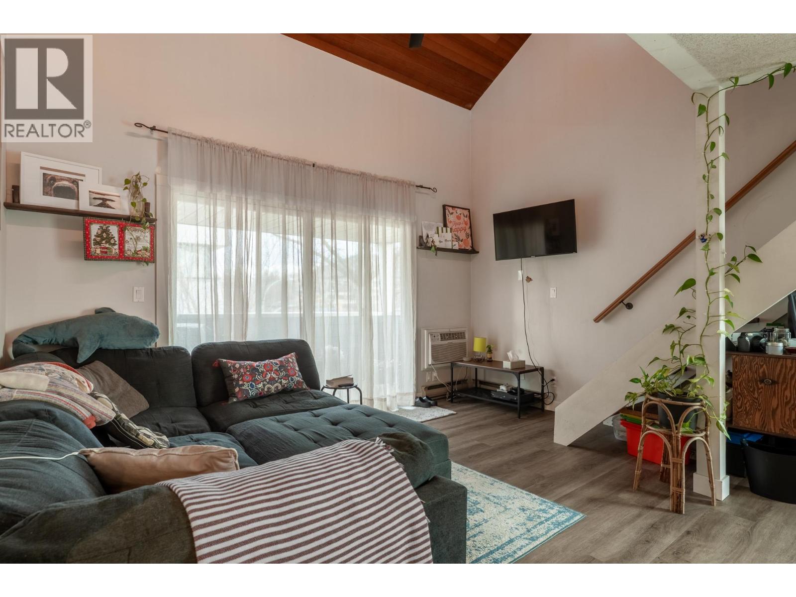 1685 Ufton Court Unit# 305, Kelowna, British Columbia  V1Y 8G7 - Photo 2 - 10381795