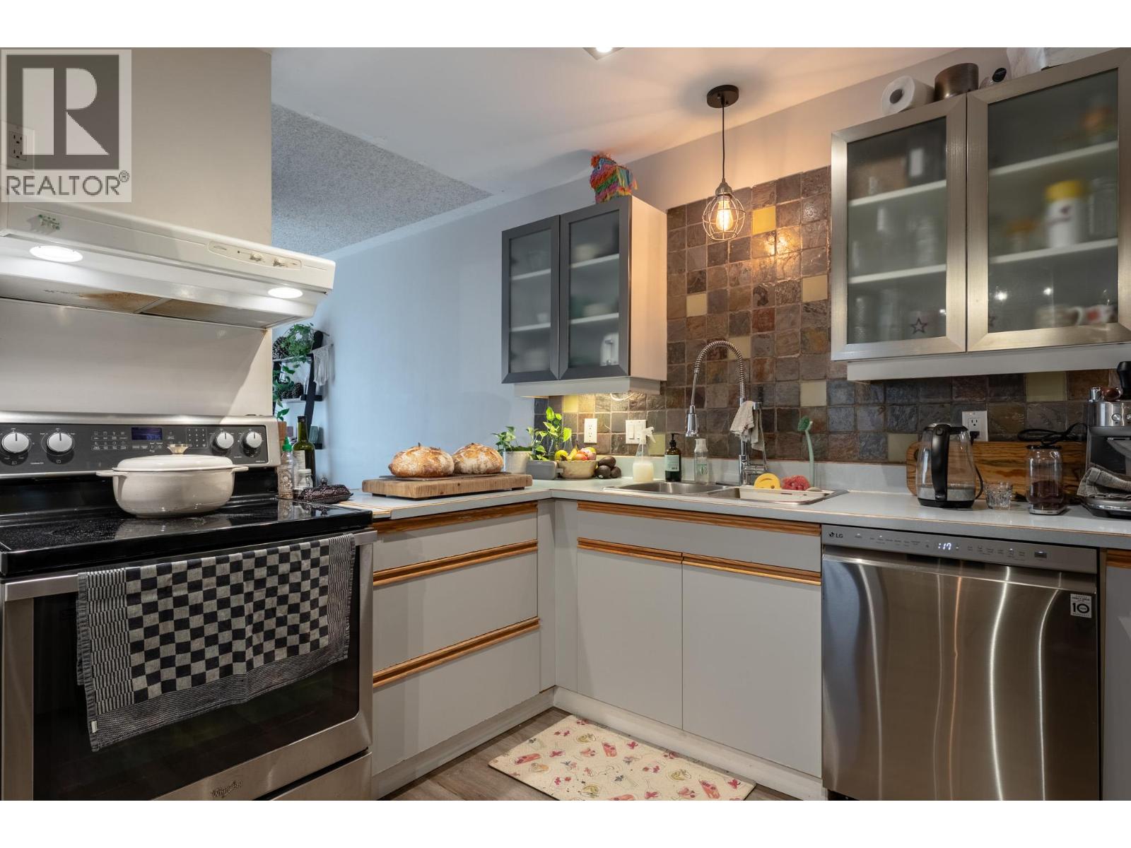 1685 Ufton Court Unit# 305, Kelowna, British Columbia  V1Y 8G7 - Photo 4 - 10381795