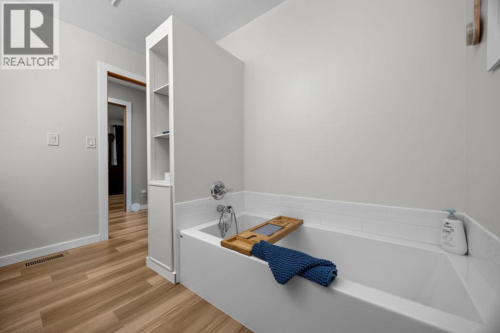 5348 Norquay Road, Vernon, British Columbia  V1B 3K7 - Photo 19 - 10381865