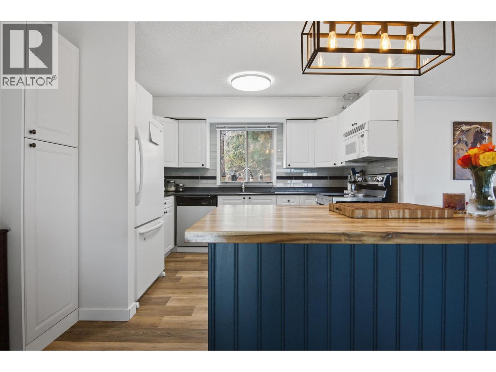 5367 Sunrise Drive, Kamloops, British Columbia  V2C 5H4 - Photo 9 - 10381708