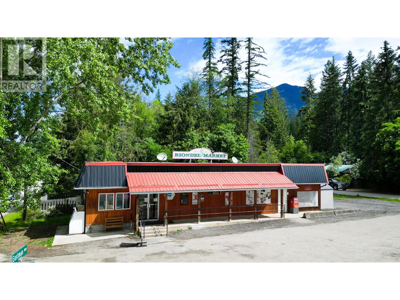 1504 Eastman Avenue, Riondel, British Columbia  V0B 2P0 - Photo 1 - 10381896
