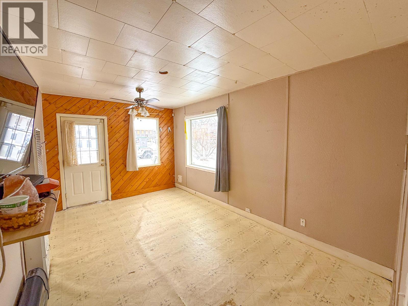 1205 104 Avenue, Dawson Creek, British Columbia  V1G 2J4 - Photo 3 - 10381908