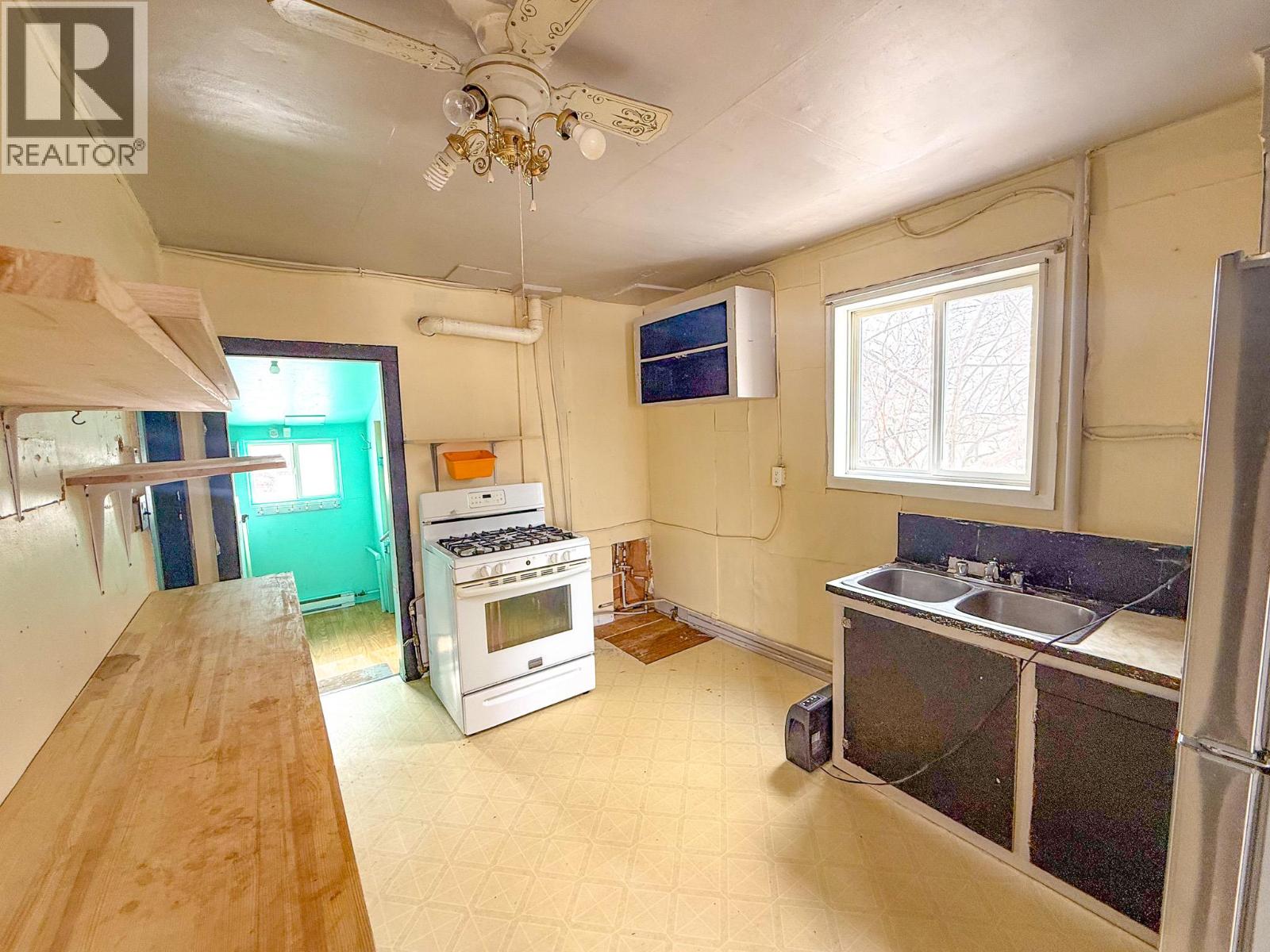 1205 104 Avenue, Dawson Creek, British Columbia  V1G 2J4 - Photo 6 - 10381908