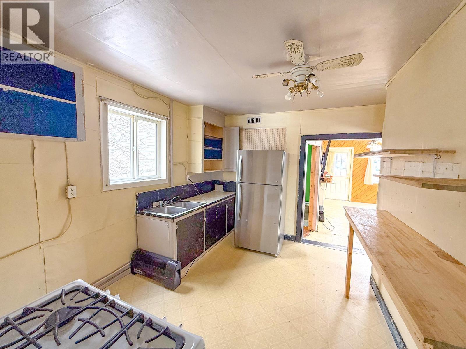 1205 104 Avenue, Dawson Creek, British Columbia  V1G 2J4 - Photo 7 - 10381908