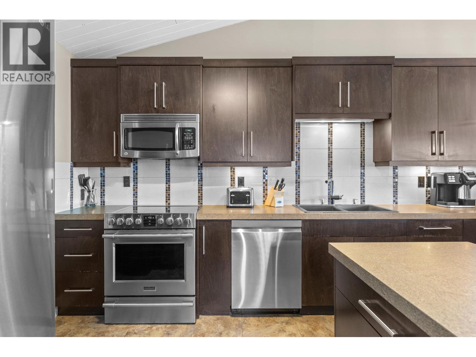 1084 Westside Road S, West Kelowna, British Columbia  V1Z 3S1 - Photo 9 - 10380624