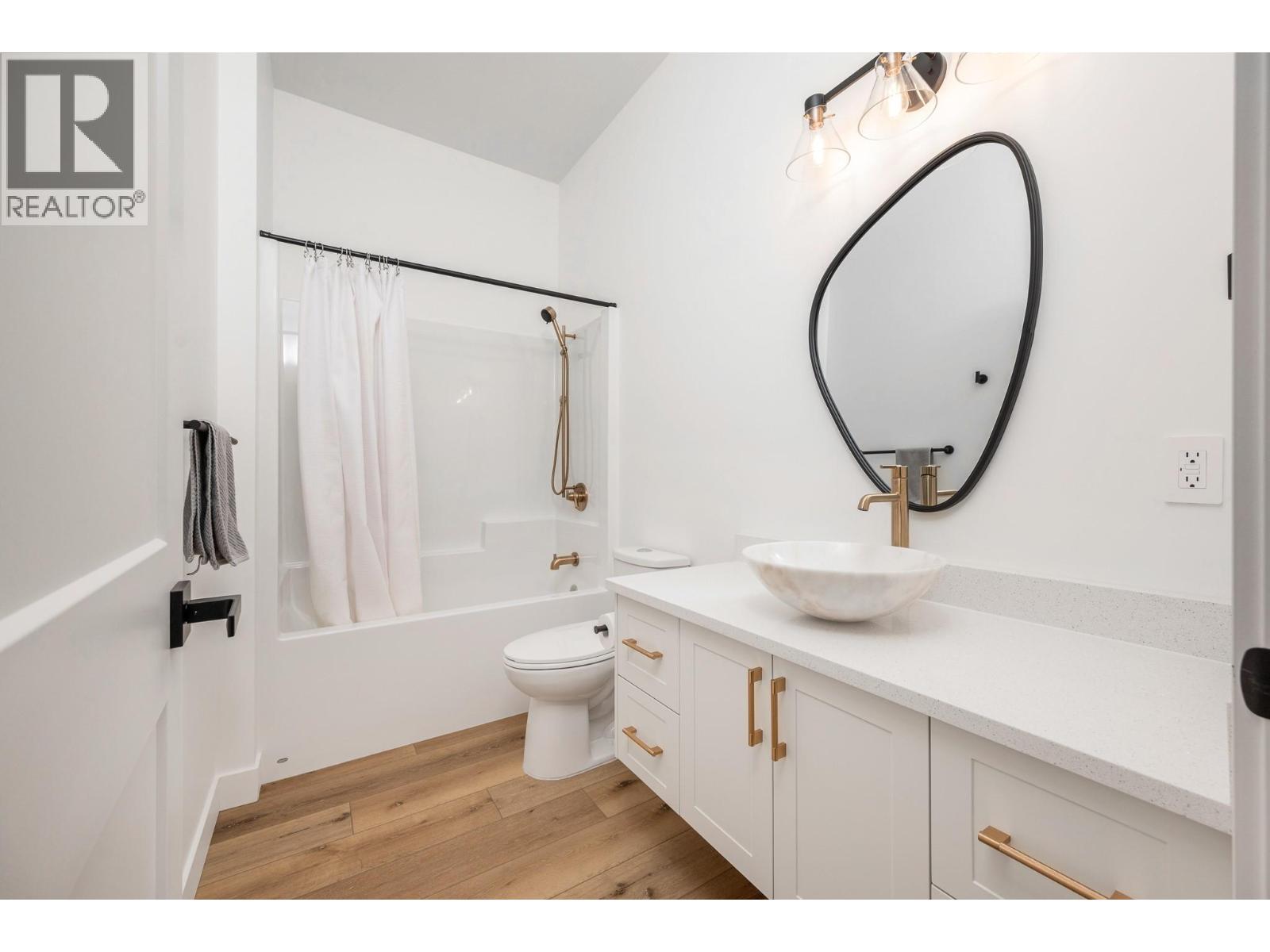 7155 Apex Drive, Vernon, British Columbia  V1B 4A3 - Photo 19 - 10381904