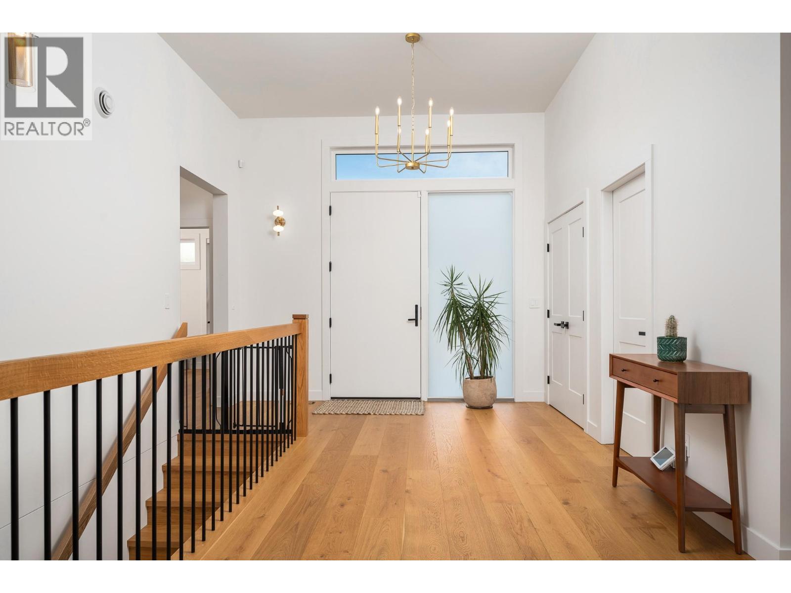 7155 Apex Drive, Vernon, British Columbia  V1B 4A3 - Photo 2 - 10381904