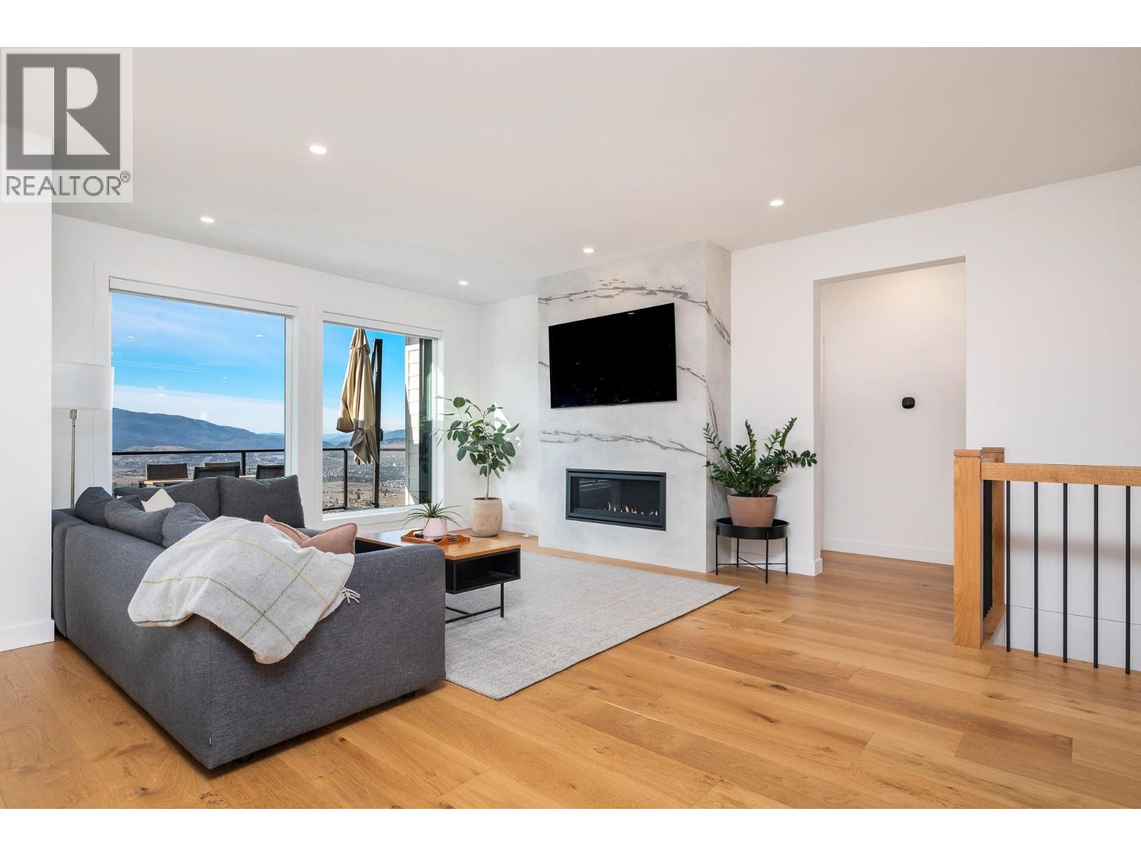 7155 Apex Drive, Vernon, British Columbia  V1B 4A3 - Photo 3 - 10381904