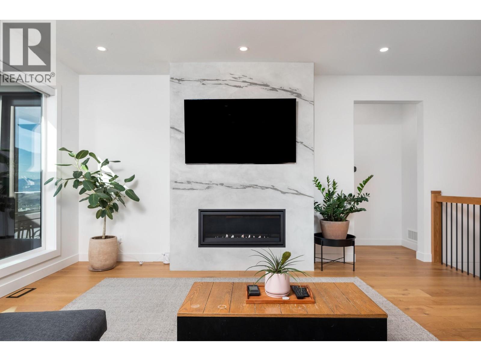 7155 Apex Drive, Vernon, British Columbia  V1B 4A3 - Photo 4 - 10381904