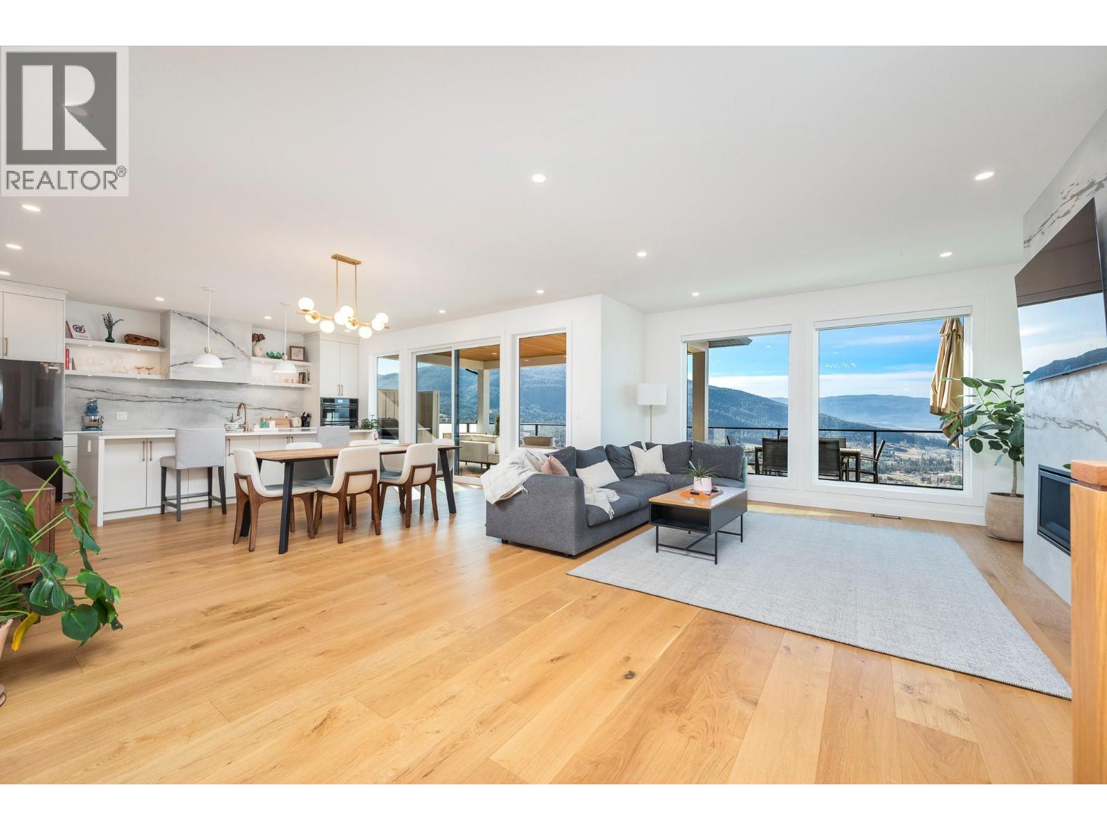 7155 Apex Drive, Vernon, British Columbia  V1B 4A3 - Photo 5 - 10381904