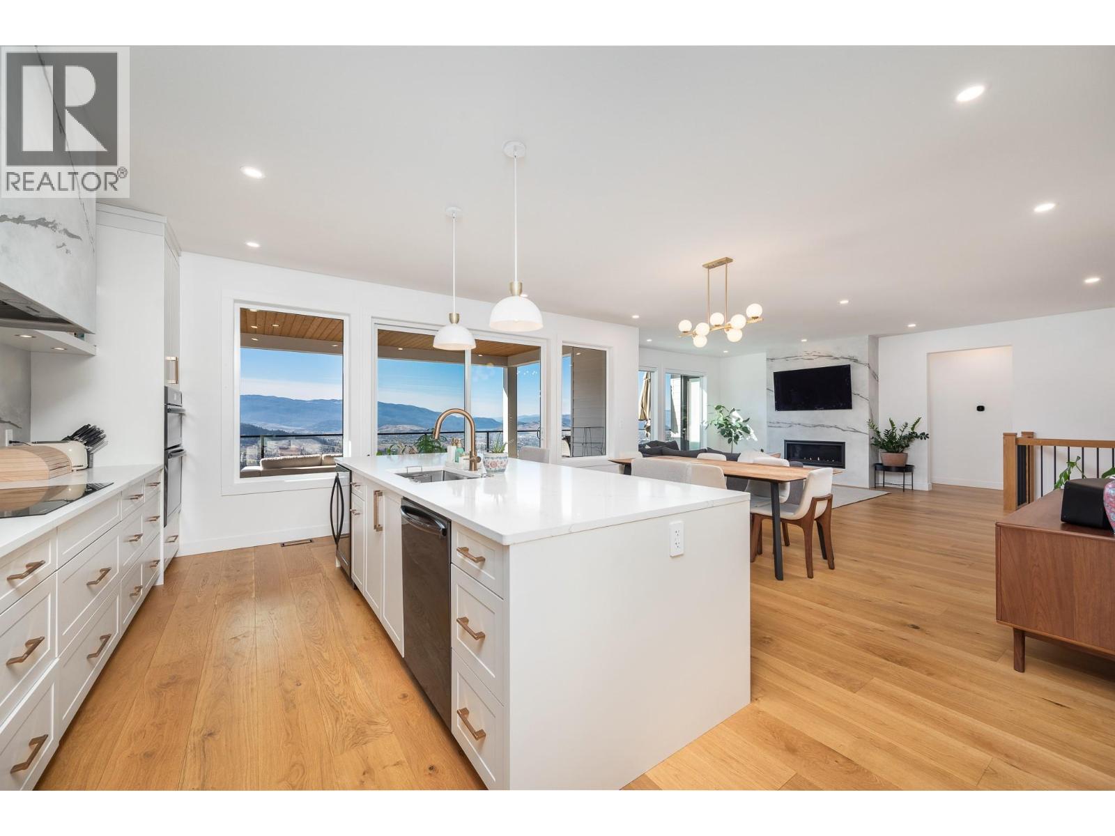 7155 Apex Drive, Vernon, British Columbia  V1B 4A3 - Photo 6 - 10381904