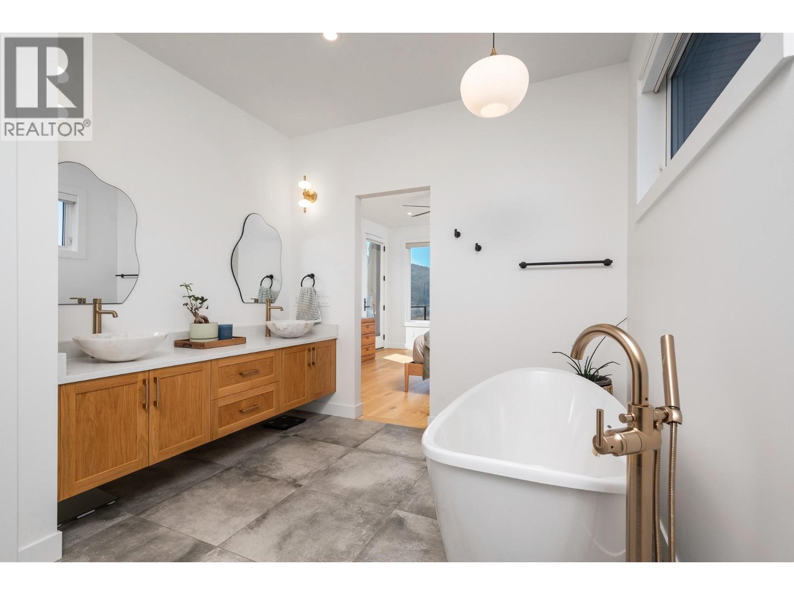 7155 Apex Drive, Vernon, British Columbia  V1B 4A3 - Photo 9 - 10381904