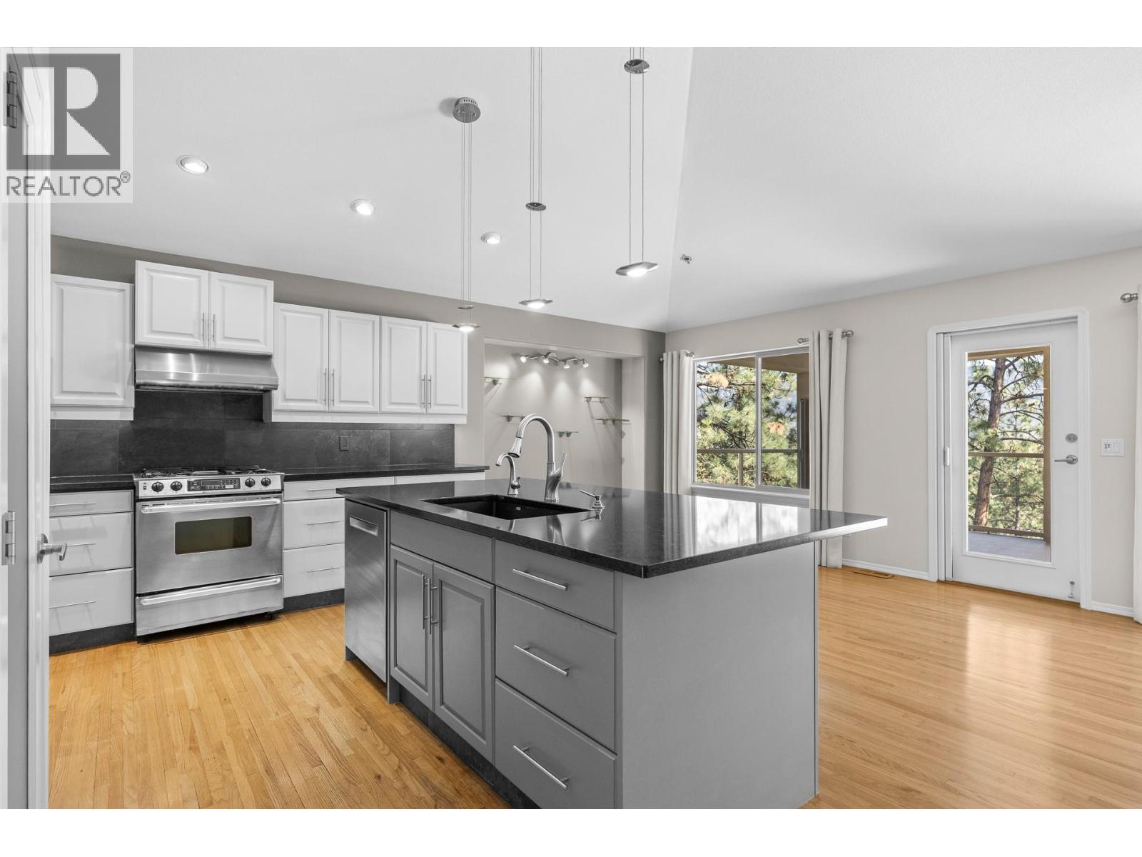 2149 Capistrano Drive, Kelowna, British Columbia  V1V 2A3 - Photo 11 - 10381122