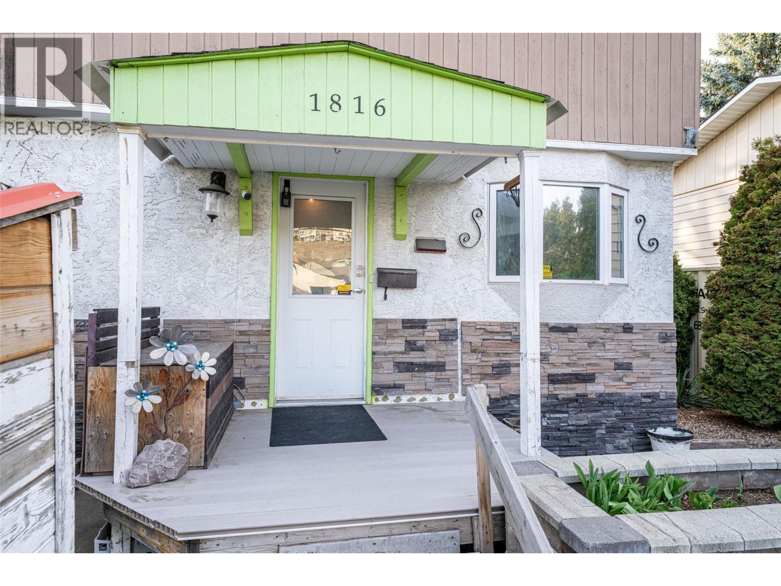 1816 43 Street, Vernon, British Columbia  V1T 6W8 - Photo 3 - 10381354