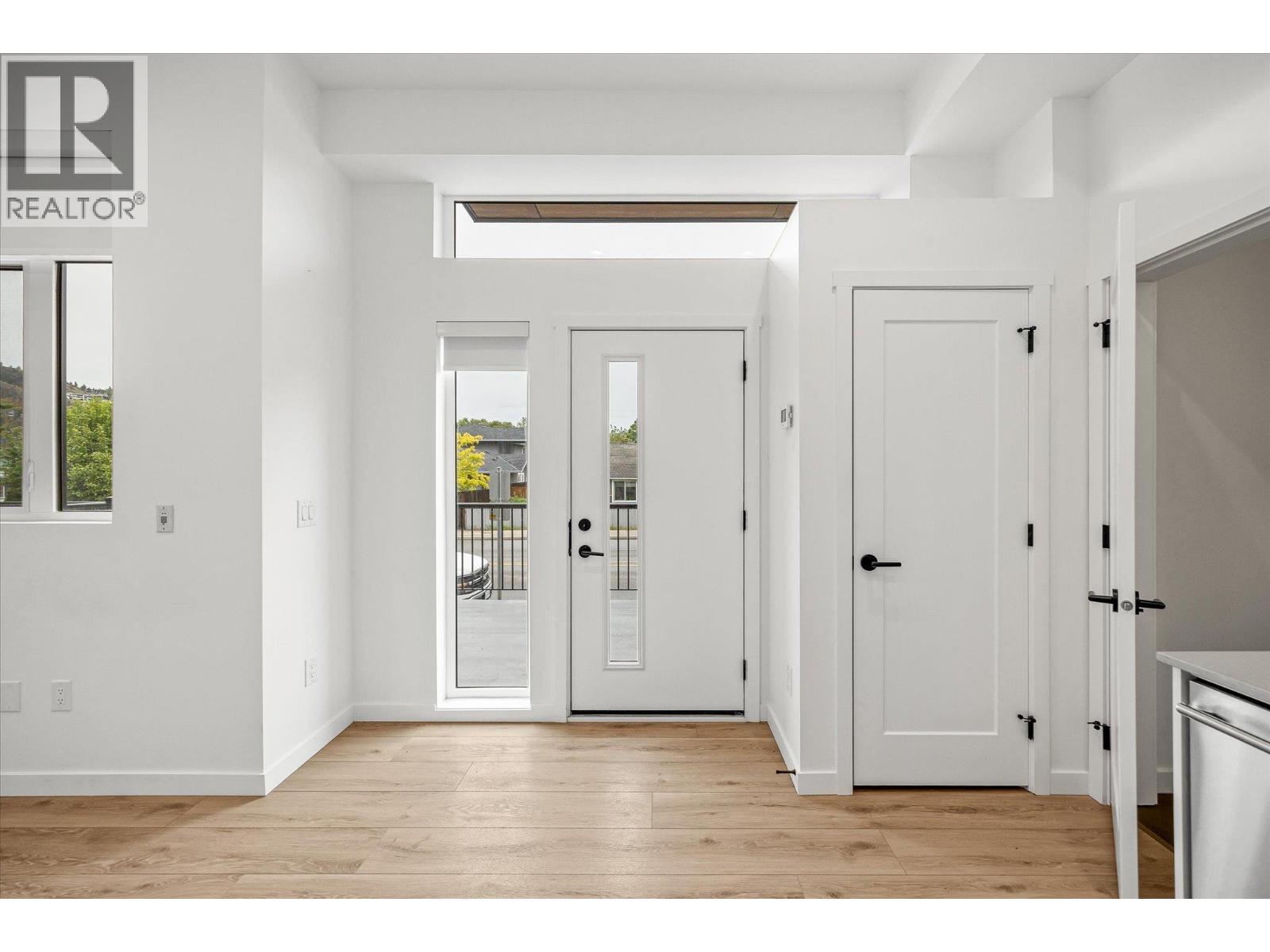 660 Cawston Avenue Unit# 105b, Kelowna, British Columbia  V1Y 9M1 - Photo 3 - 10381841