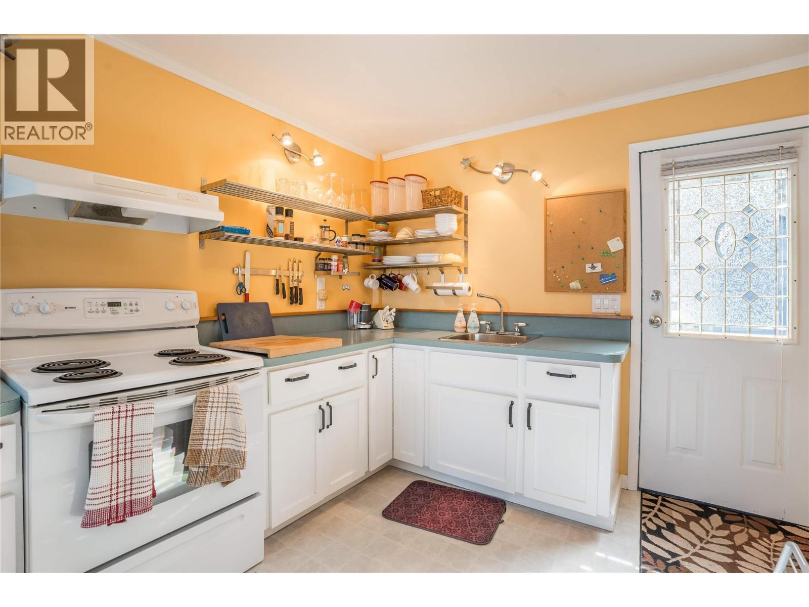 19279 Lakeshore Drive N, Summerland, British Columbia  V0H 1Z6 - Photo 6 - 10381953