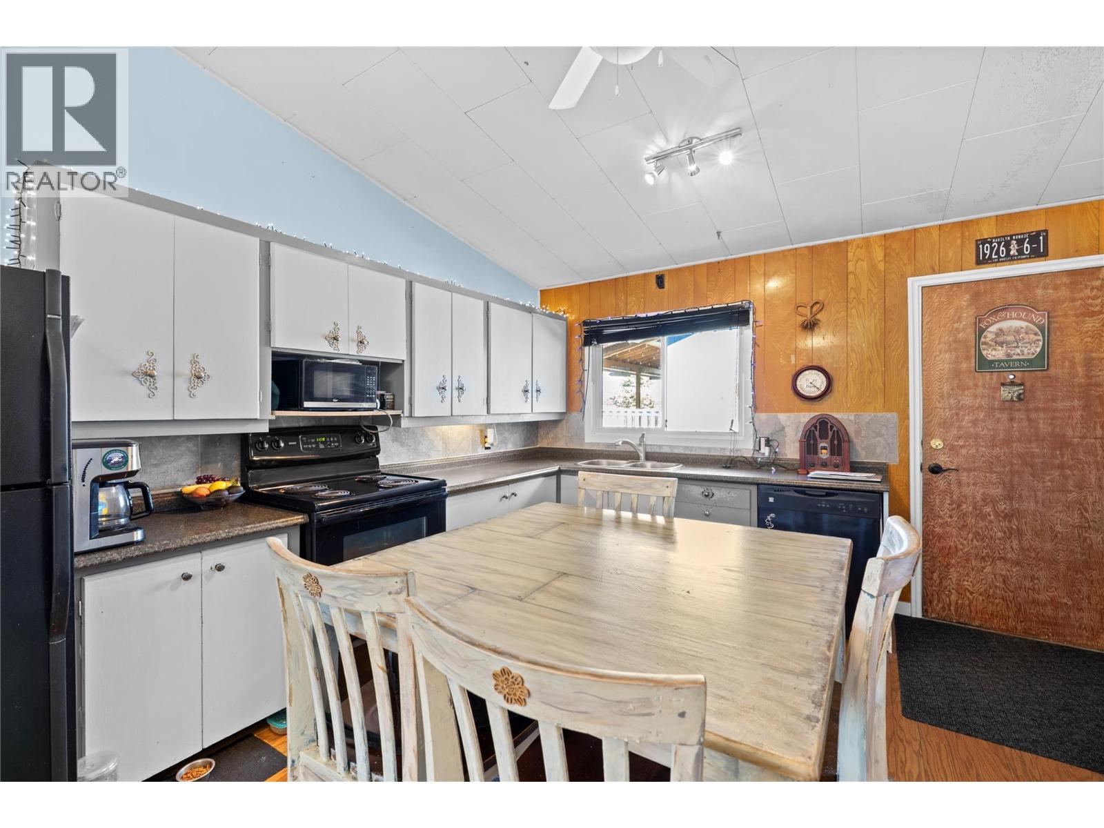 330 6 Street, Salmon Arm, British Columbia  V1E 4E8 - Photo 6 - 10381880