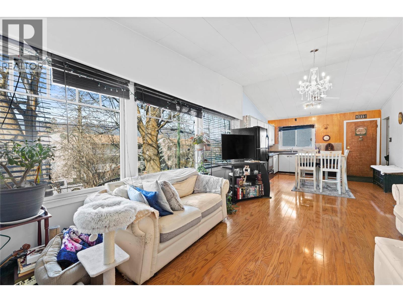 330 6 Street, Salmon Arm, British Columbia  V1E 4E8 - Photo 8 - 10381880